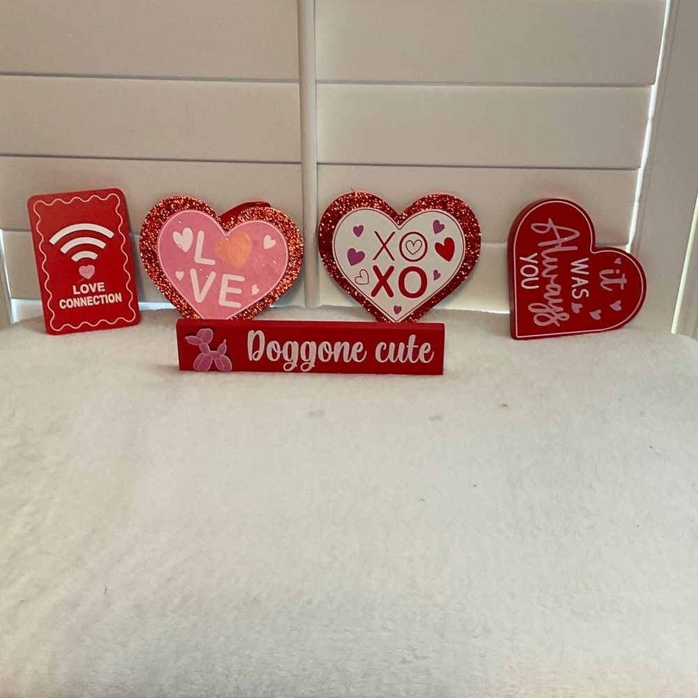 Valentine's Day Heart Decor Set - Red and Pink